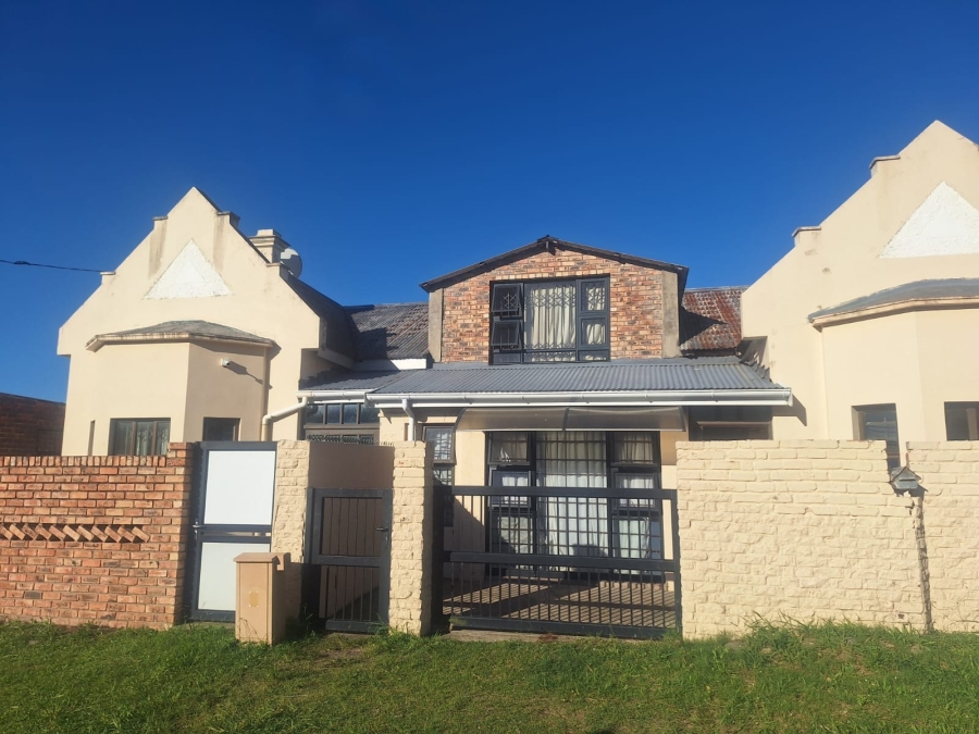 6 Bedroom Property for Sale in Southernwood Eastern Cape